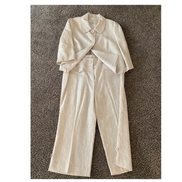 Woman's Suit - Picture 3 of 12